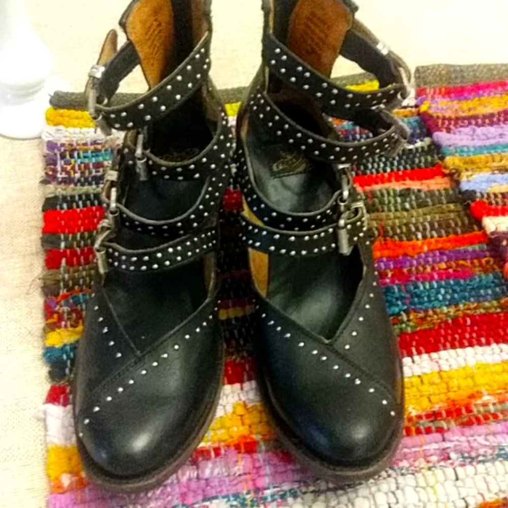 Freebird Felicity size 11 black heels